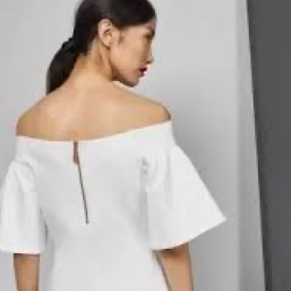 TED BAKER London women’s Elegant white top size 1 (XS) - stretchy and fitted